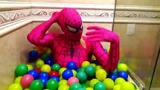 Spiderman Bath Time with Frozen Elsa, Hulk, Joker & Pink Spidergirl - Superheroes Movie In Real Life