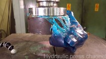 Crushing gummy bears with hydraulic press