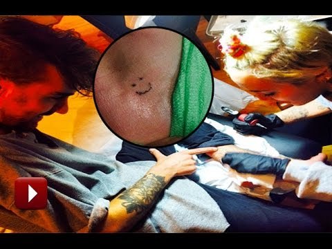 Miley Cyrus Gets BFF Cheyne Thomas to Tattoo her