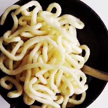 How To Make Sweet & Sour Deep-Fried Udon Noodles