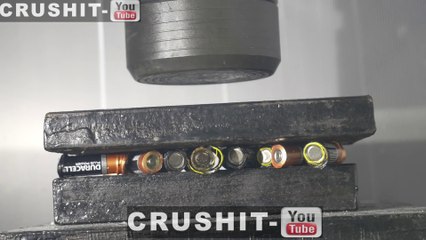 Ecraser des piles électriques à la presse hydraulique !