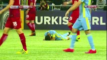 Le pied du footballeur Kamil Glik fait des miracles... Grosse simulation de blessure en foot