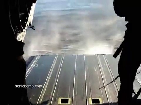 Récupération d'un commando en zodiac dans un hélicoptère ! Navy Seals