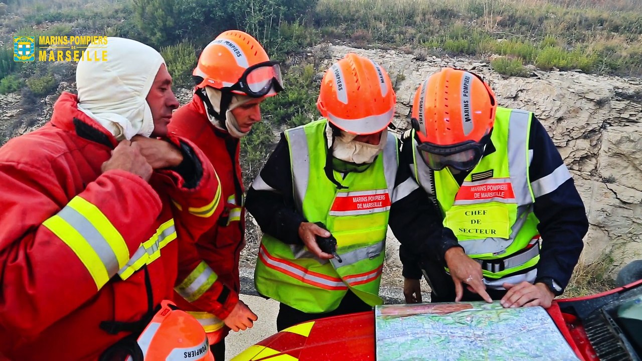 Les Marins Pompiers de Marseille en action sur le feu de Luminy