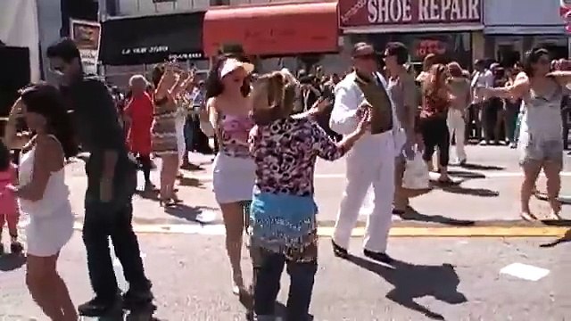 بزن، برقص، شادی بکن که جشنِ نوروز است