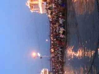 Offers to Ganga in Haridwar