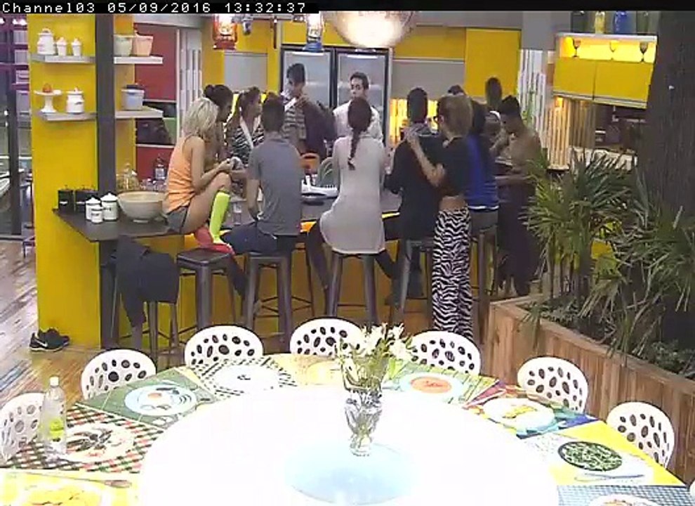 Big Brother Panama Los chicos se empiezan a pelear por la comida