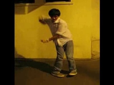 Tecktonik igor (délire dans la rue)