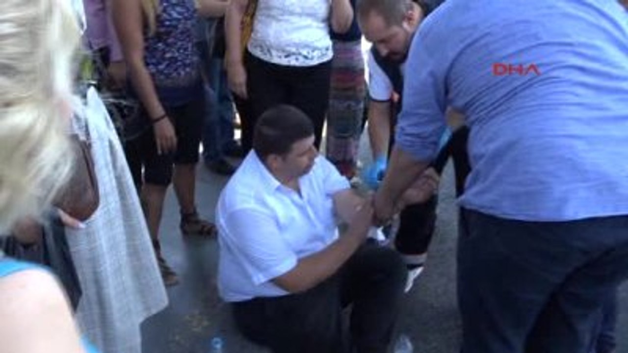 Metrobüs Şoförü Tartıştığı Yolcuyu Bıçakladı