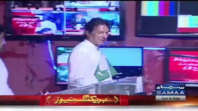 Imran Khan visits SAMAA NEWS office , SAMAA NEWS anchors take selfies with Imran Khan
