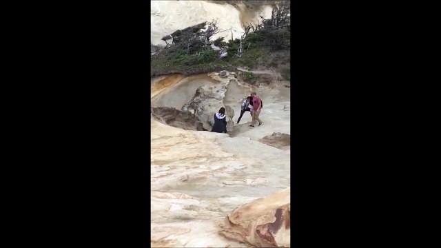 Des débiles font chuter un rocher énorme