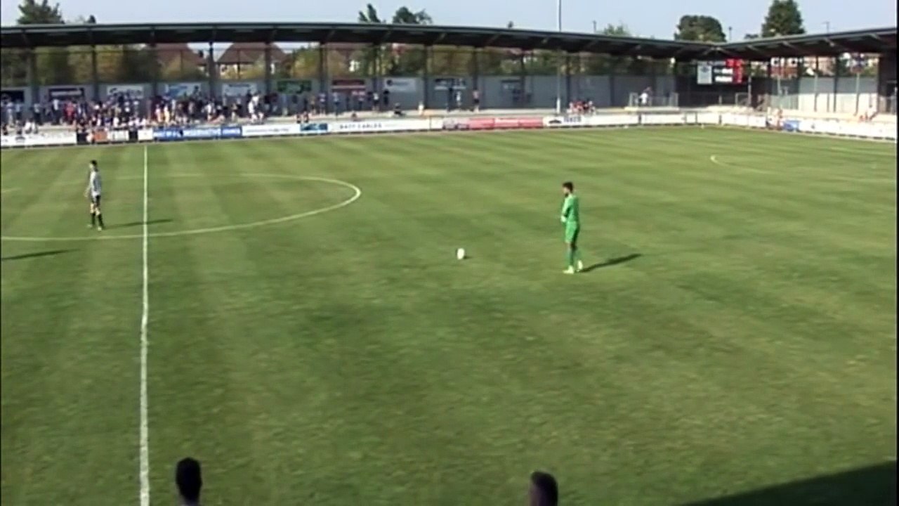 Un gardien marque de 60 mètres sur coup-franc !