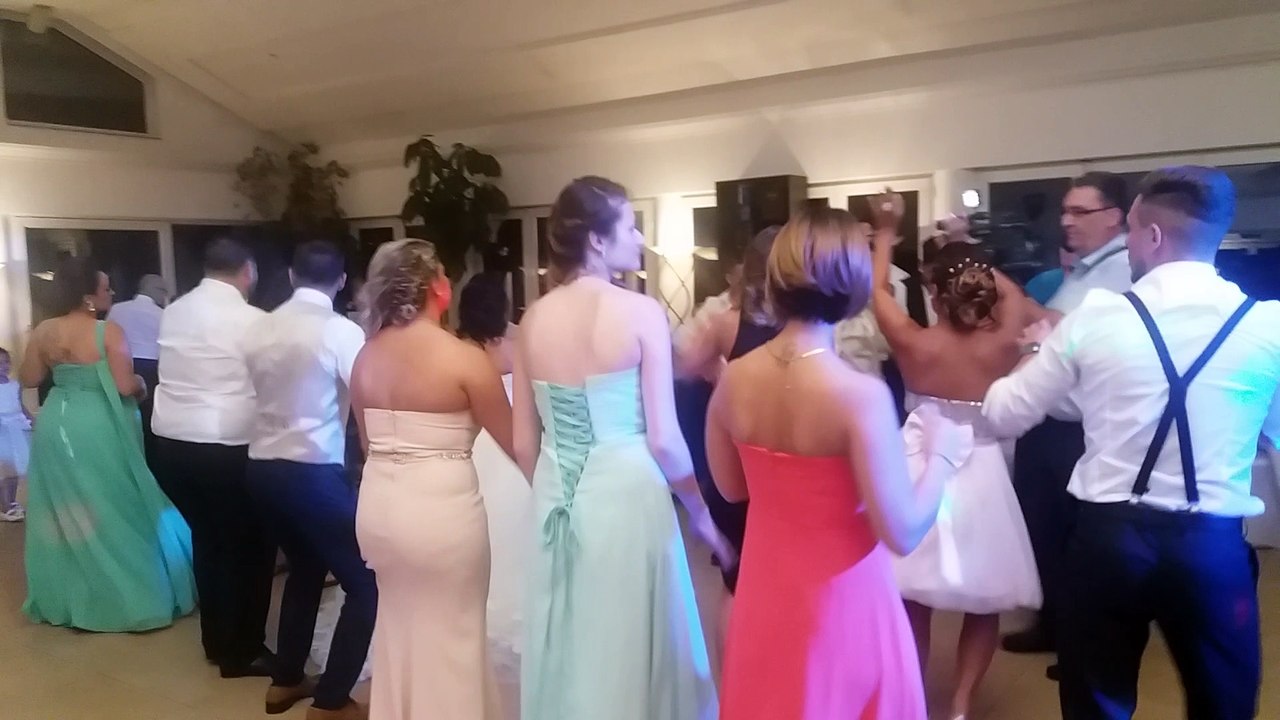 Disco Cover Bomba mit Italienische band live musik und DJ.