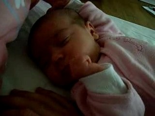 Axelle s'étire - 1 mois et demi