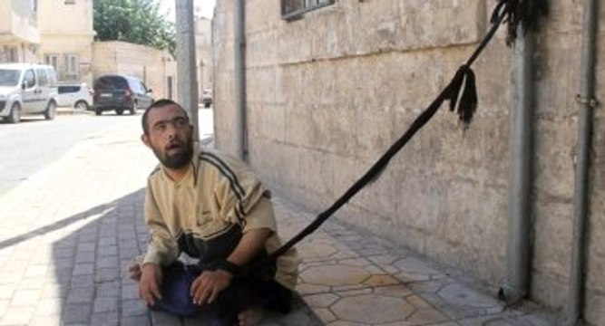Şanlıurfa Suriyeli Engelli Genç İple Su Borusuna Bağlandı