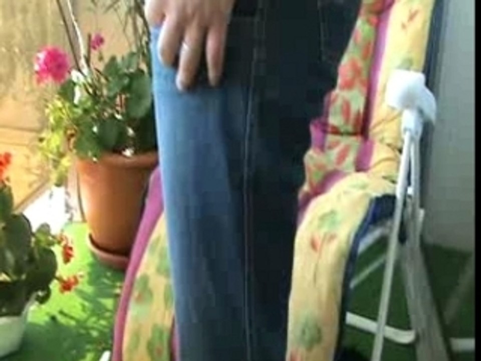 Ventre de Claude enceinte de 9 mois.