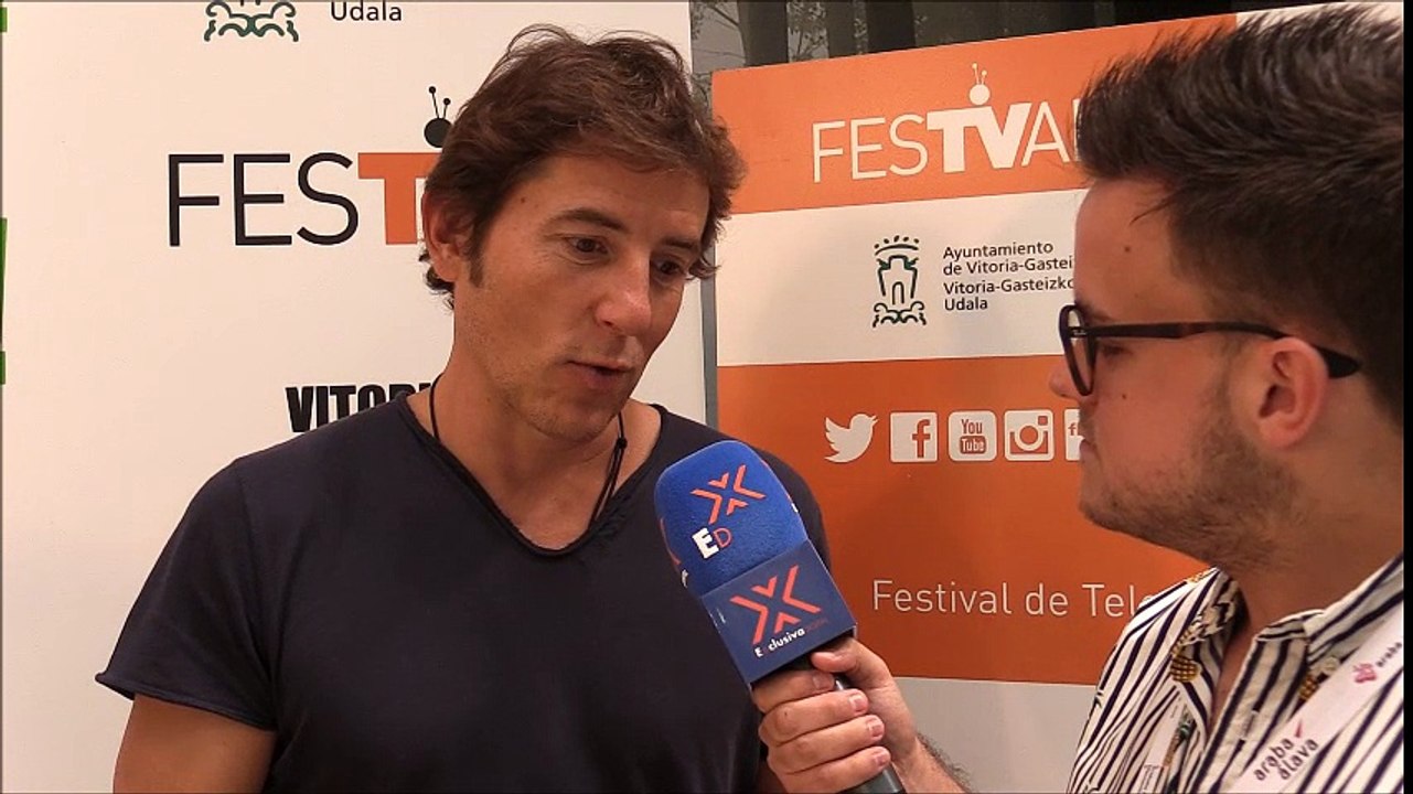 Manel Fuentes recibe el Premio Joan  Ramon Mainat del FESTVAL 2016