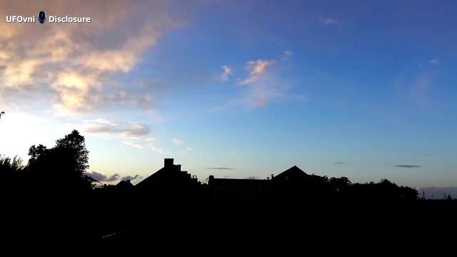 2 UFOs Sightings Massive TR3B Captured (Video!)