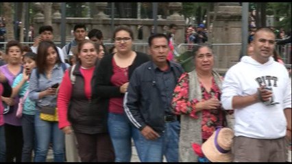 Ante gran afluencia, Bellas Artes amplía horario de homenaje a Juan Gabriel