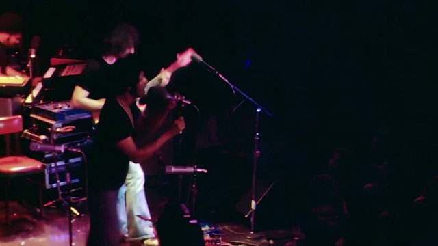 Frank Zappa & The Mothers- Echidna's Arf (of you)/Don'y You ever wash that thing?/ Cheepnis (Medley from Roxy, The Movie)