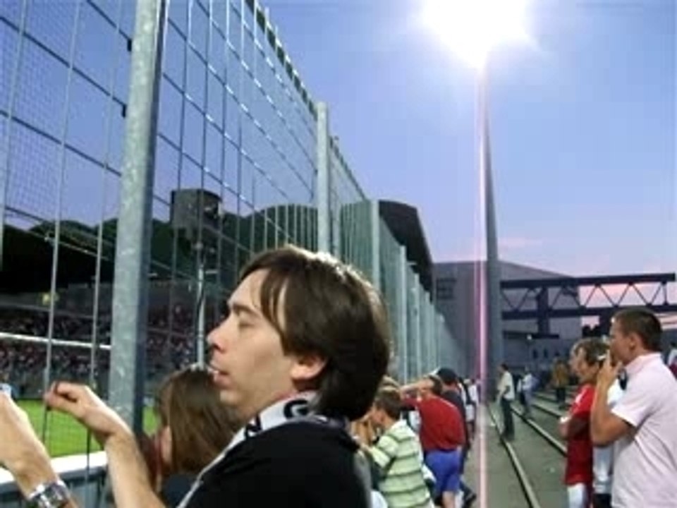 Convulsions au stade Jean Bouin pendant SCO - Grenoble