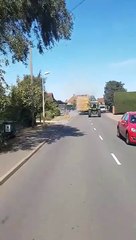 Cet agriculteur va passer une sale journée! Pas de chance
