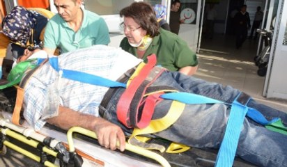 Kaza Yapan Kadın Sürücü, Kocasının Elini Öperek Özür Diledi