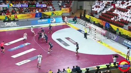 Mikkel Hansen ve la tarjeta azul en la Super Globe