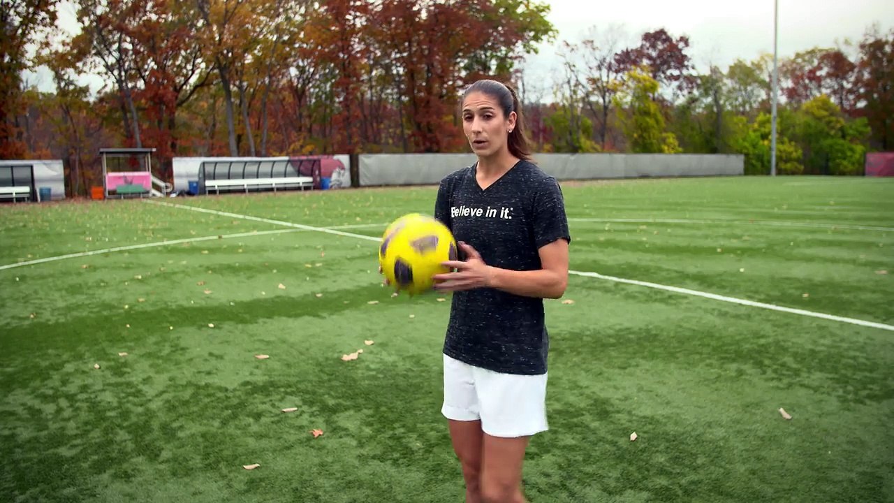 How To Juggle a Soccer Ball | Basic Tutorial | YFutbol