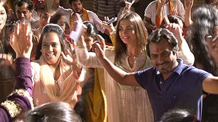 Amy, Arpita, Nawazuddin & Others Dance At Salman's Ganpati Visarjan