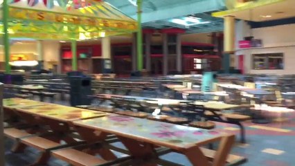 Visite d'un supermarché géant abandonné aux Etats Unis