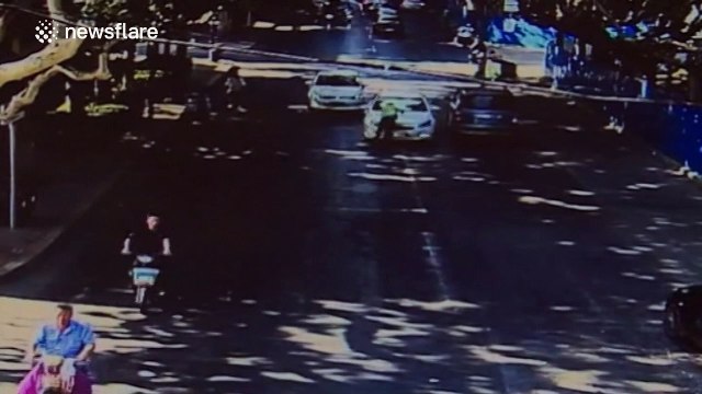 Runaway driver drags policeman on bonnet for 100 metres