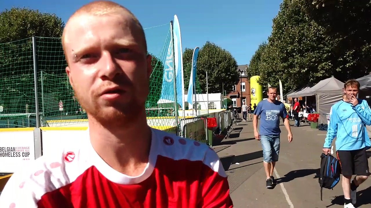 Des personnes sans-abri ou en difficulté de logement ont participé à un tournoi de football à Mons