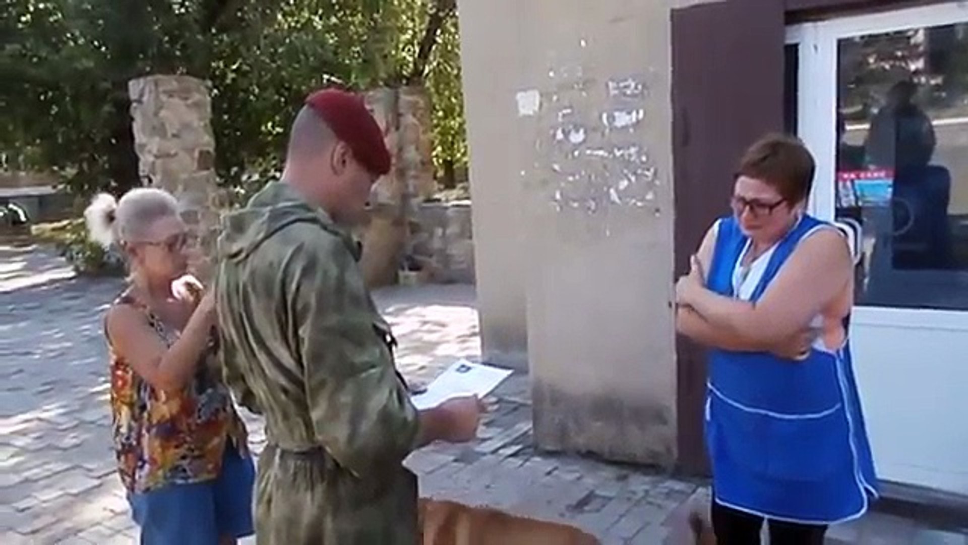 ⁣Жительница РФ получает документ смерти и прибытия её сына Грузом-200