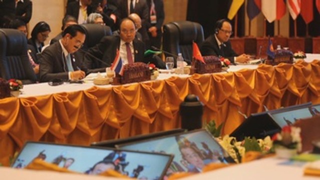 ASEAN y China refuerzan lazos económicos pese a sus disputas territoriales