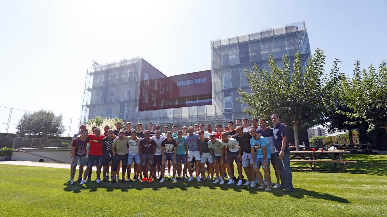 Barbacoa del Barça B en La Masia