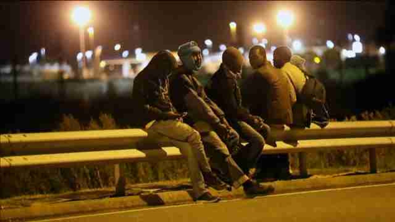 Londres levantará un muro de 4 metros para frenar la inmigración en Calais