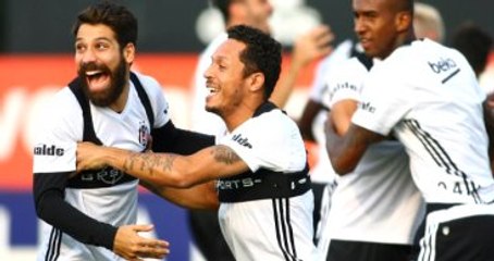 Şenol Güneş, Futbolcuları Gülmekten Öldürdü