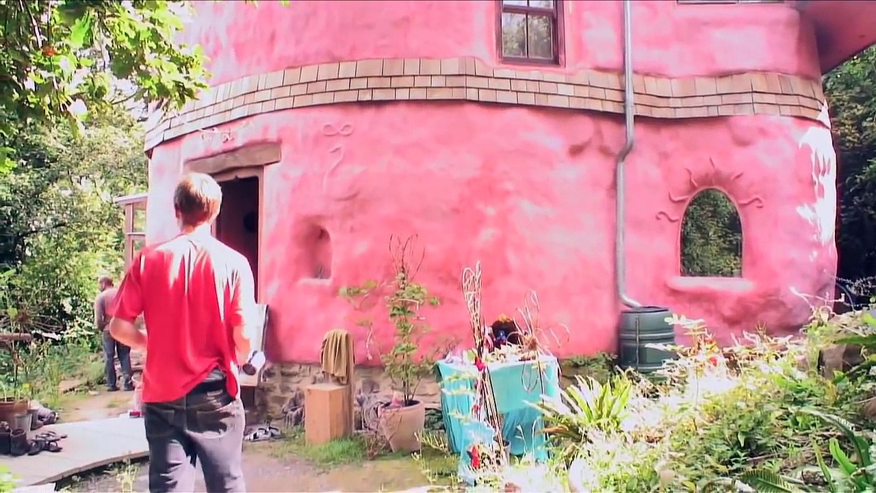 Rachel Shiamh's Strawbale House : Living in the Future (Ecovillages) 15
