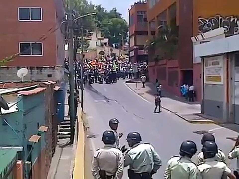 PNB impidió el paso de los manifestantes que se dirigían a el CNE de Los Teques
