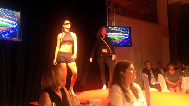 Défilé de mode présenté par des athlètes en marge du mémorial Van Damme