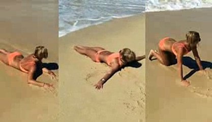 Britney Spears - Hot Body in Bikini on the Beach VIDEO!!