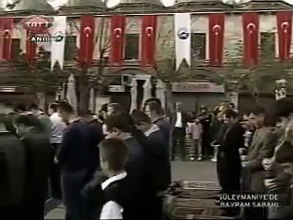 Bayram namazı nasıl kılınır? (Süleymaniyede bir bayram sabahı)