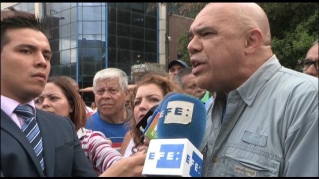 Oposición paraliza durante 10 minutos en Caracas para pedir revocatorio