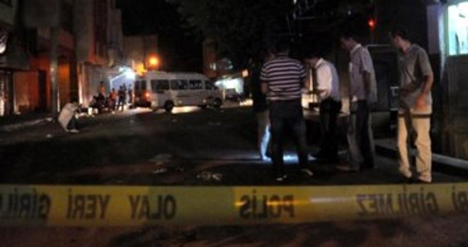 Van'da AK Parti İl Binası Önündeki Polis Noktasına Bombalı Saldırı