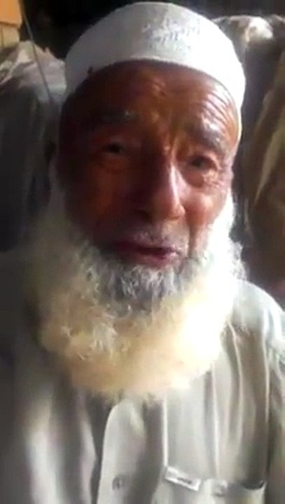 120 Years Old Pathan Praises Imran and Cursing the rest.