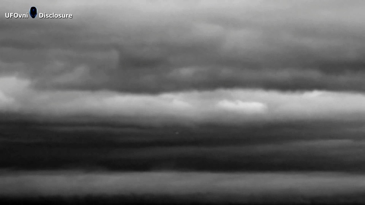 Amazing UFO FAST ! Massive Night Vision UFO activity, France, December 2014