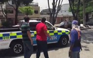 Video muestra como ciudadano intenta agredir a un agente de tránsito