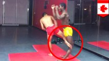 Kaki pria bengkok ke belakang karena tendangan Muai Thai gagal - Tomonews