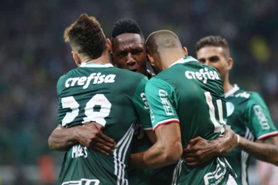 Com zagueiros artilheiros, Palmeiras vence o São Paulo em casa